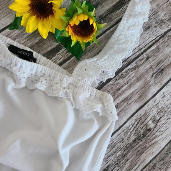 Forever 21– white crop top - Picture 3 of 3